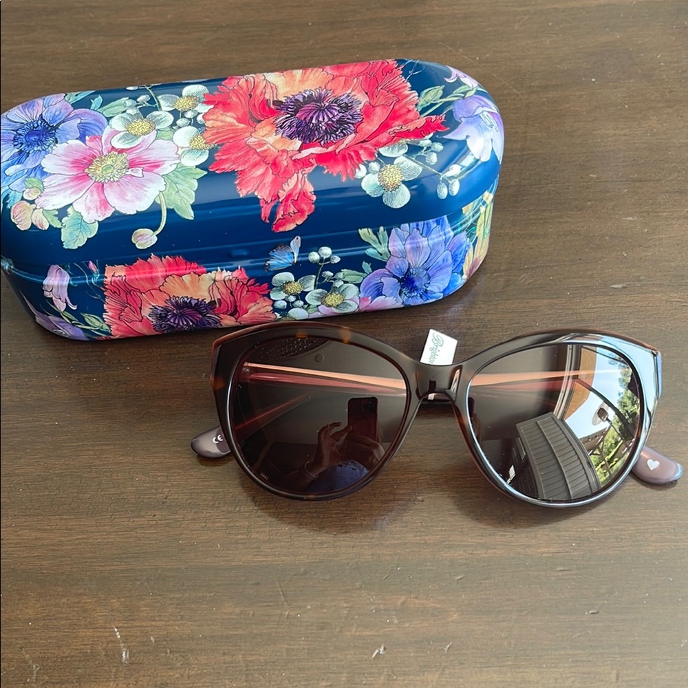 NWT BRIGHTON CAT EYE SUNGLASSES.